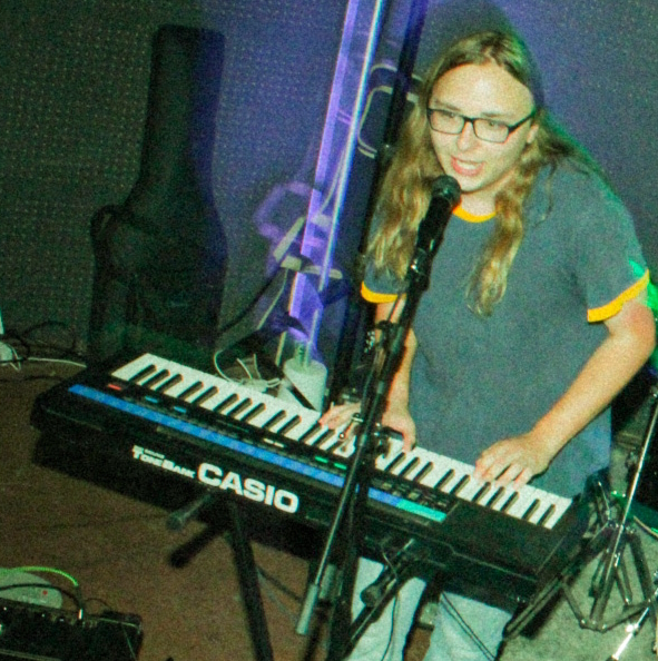 Lucy playing the Casio CT-615 @ Gilmore Music, Long Beach on 24 June 2023